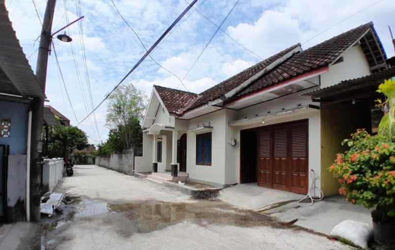 dijual rumah stadion maguwoharjo