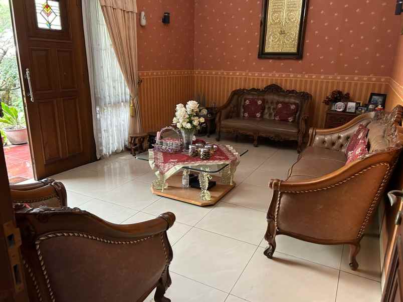 dijual rumah strategis di jl batununggal kota bandung