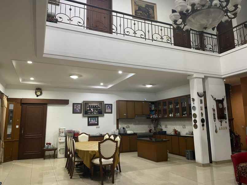 dijual rumah strategis di jl batununggal kota bandung