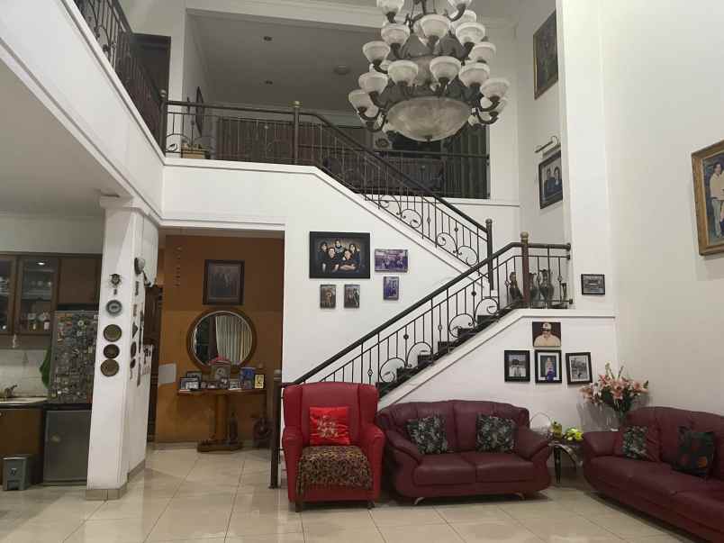 dijual rumah strategis di jl batununggal kota bandung