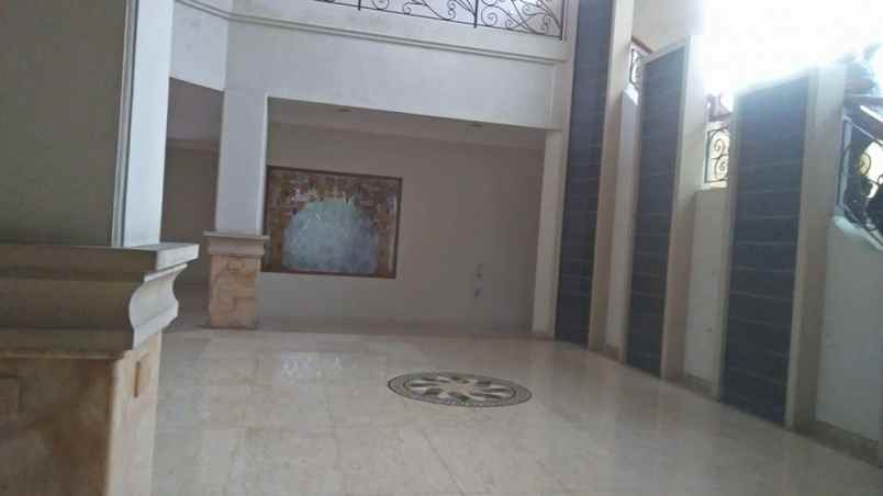 dijual rumah supratman
