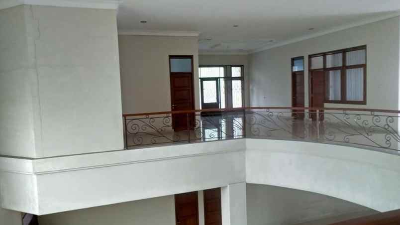 dijual rumah supratman