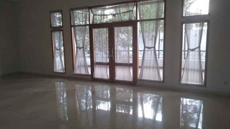 dijual rumah supratman