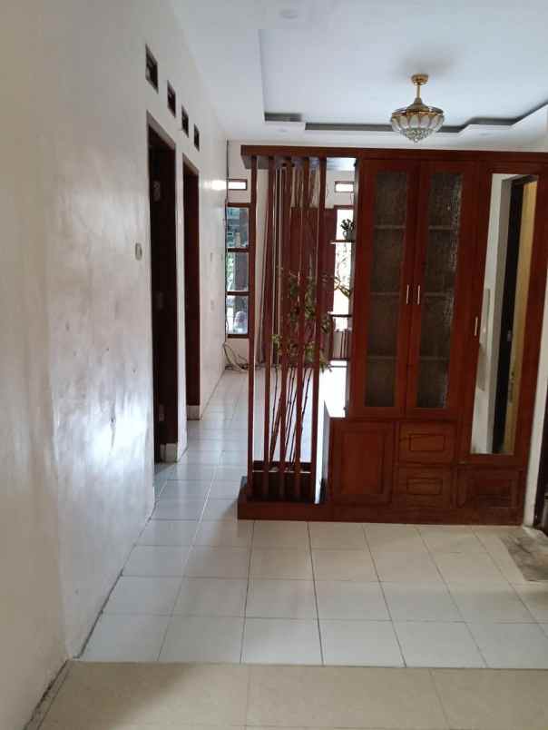 dijual rumah surya residence