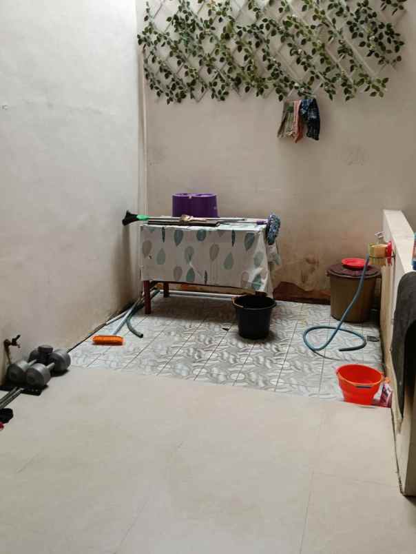 dijual rumah surya residence