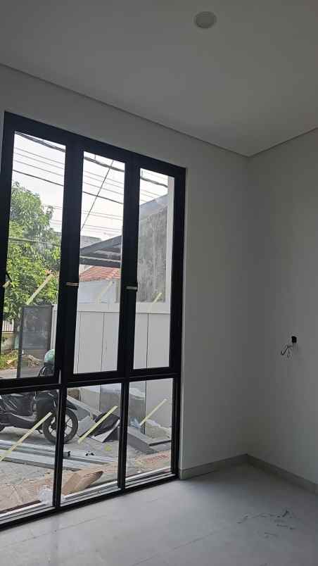 dijual rumah sutorejo utara