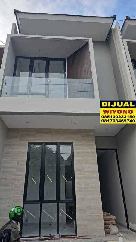 dijual rumah sutorejo utara