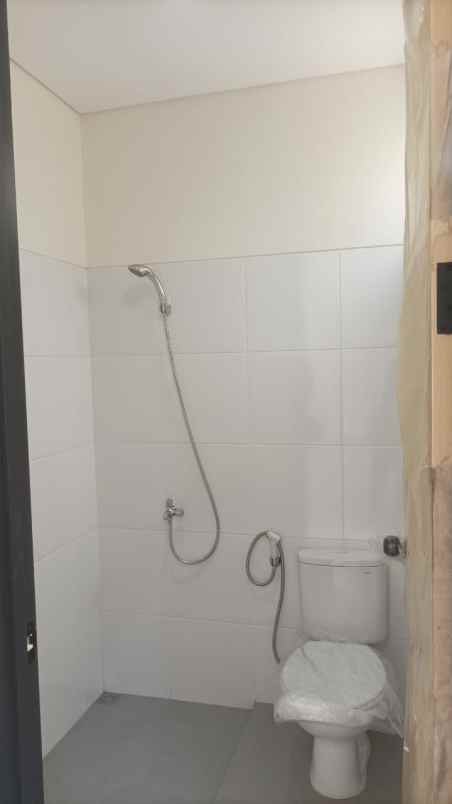 dijual rumah suvarna sutera tangerang