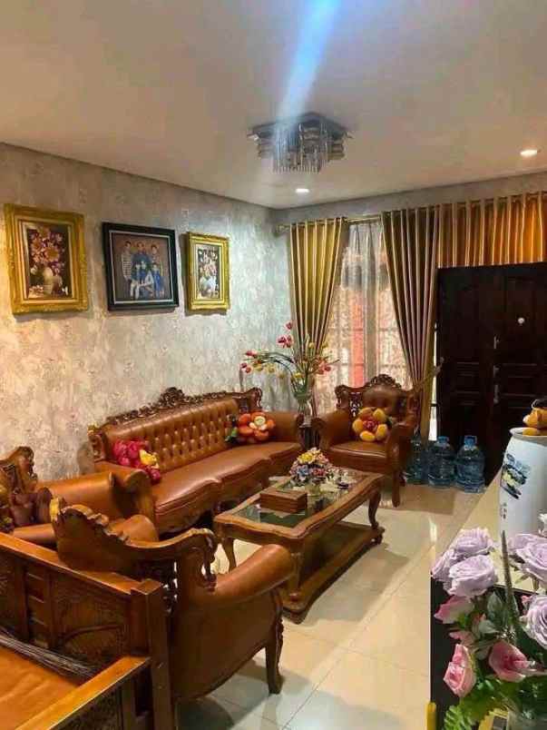 dijual rumah taman buaran indah 2