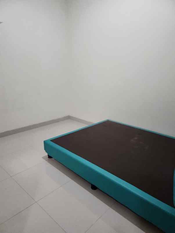 dijual rumah taman kencana