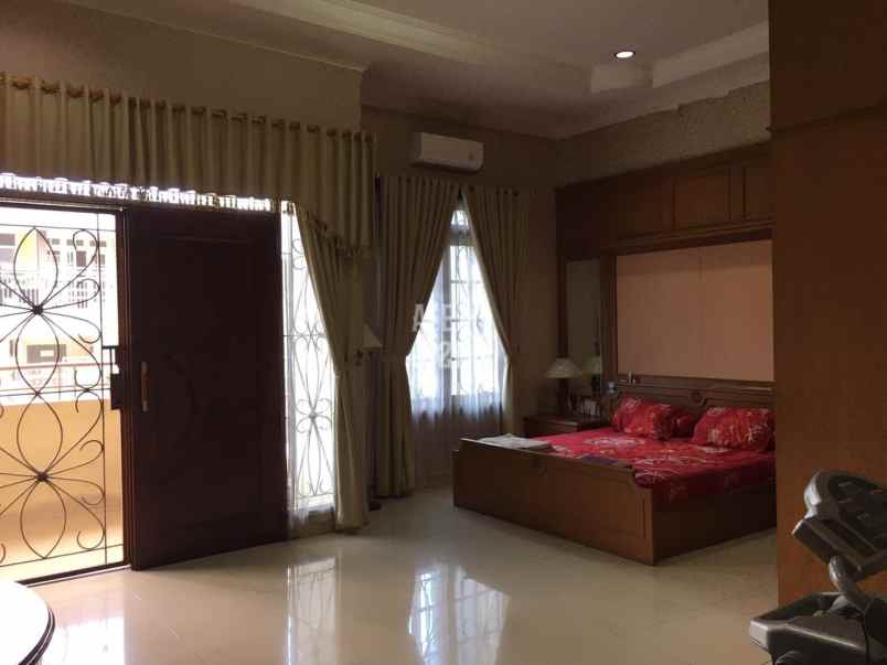 dijual rumah taman palem lestari cengkareng