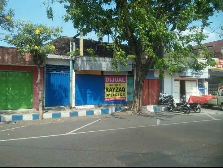 dijual rumah tepi jalan dekat alun2