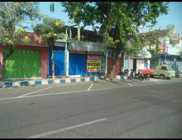 dijual rumah tepi jalan dekat alun2