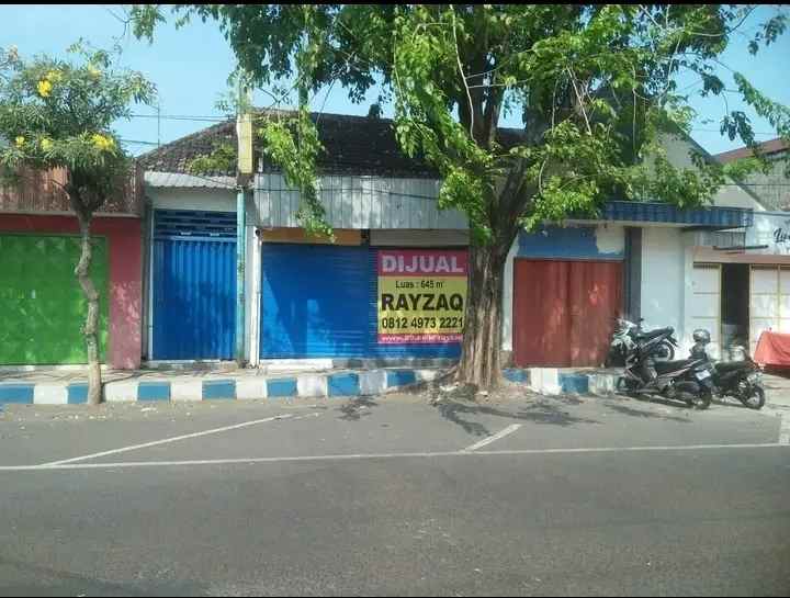 dijual rumah tepi jalan dekat alun2