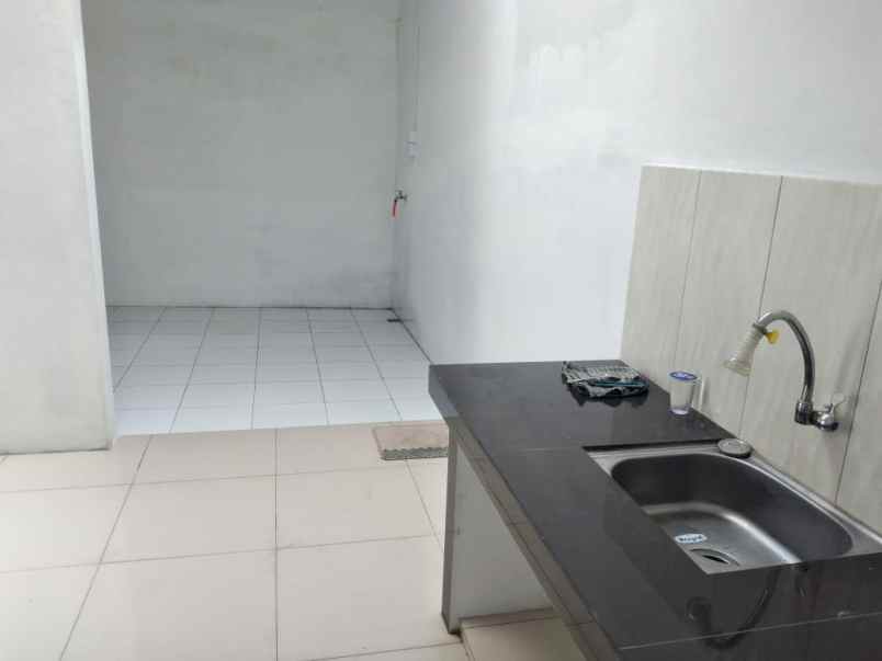 dijual rumah the halton place menteng 7
