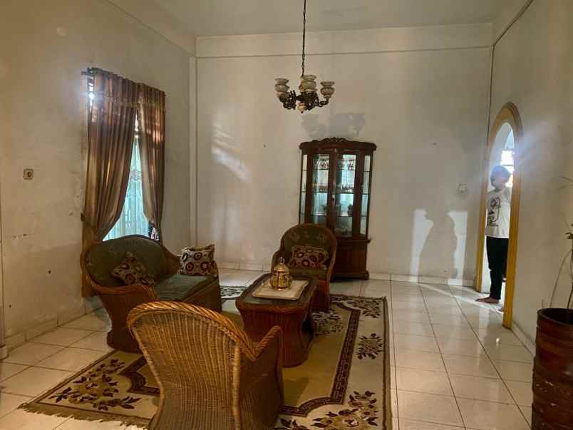 dijual rumah tinggal 2 lantai jl bromo medan