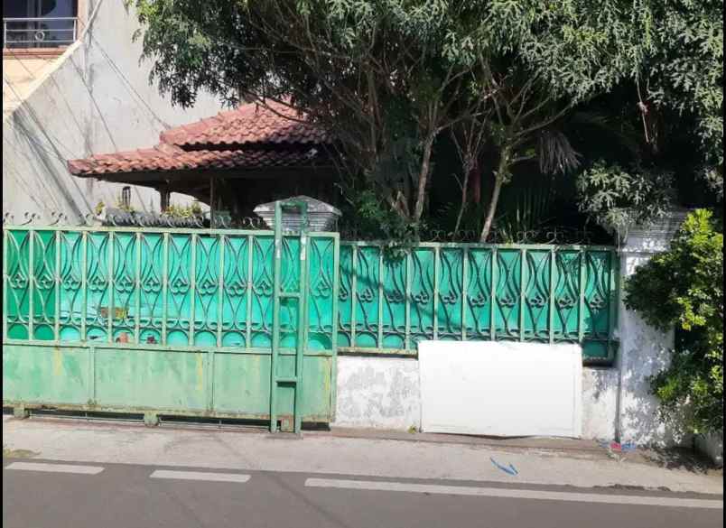 dijual rumah tua bagus johar baru