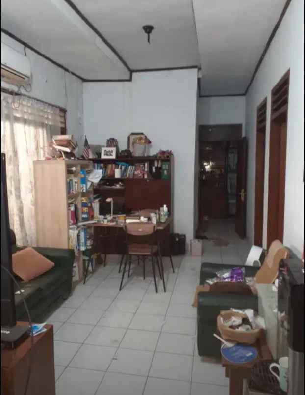 dijual rumah tua bagus johar baru