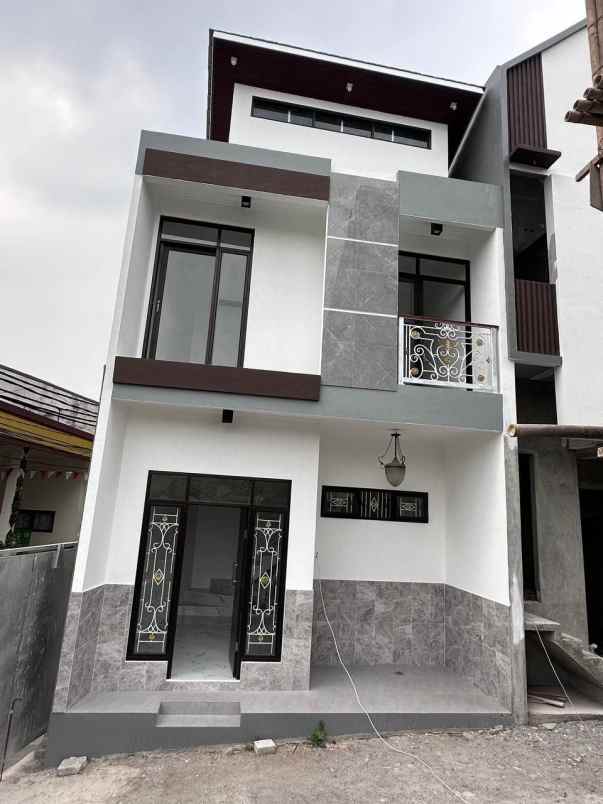 dijual rumah utankayu