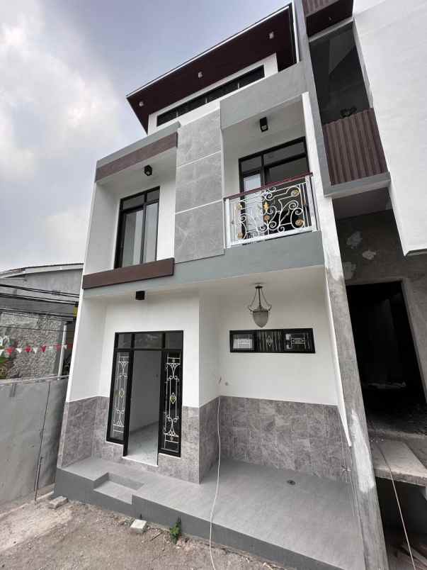 dijual rumah utankayu