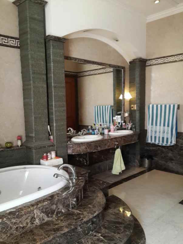 dijual rumah villa permata gading koja