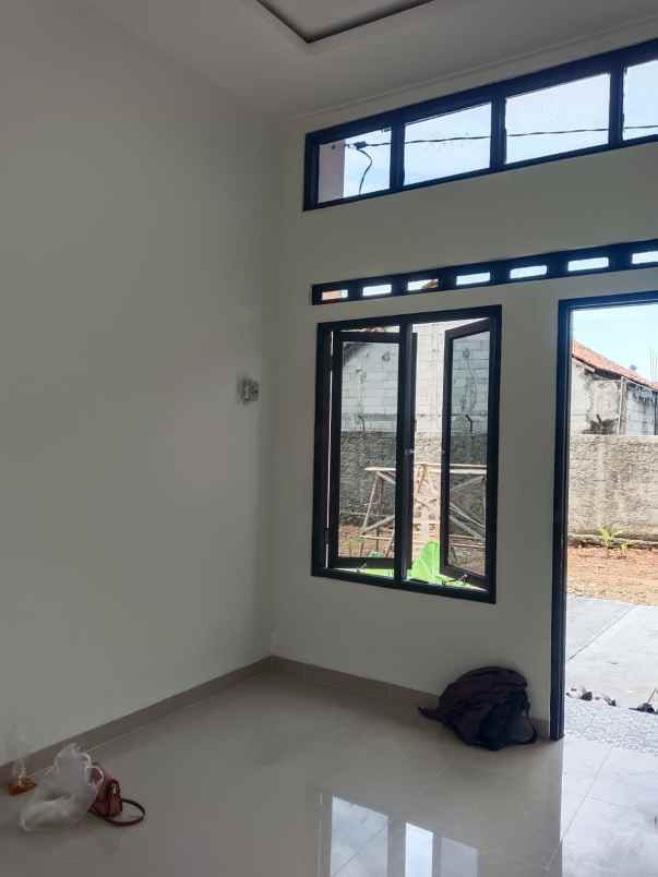 dijual rumah waru