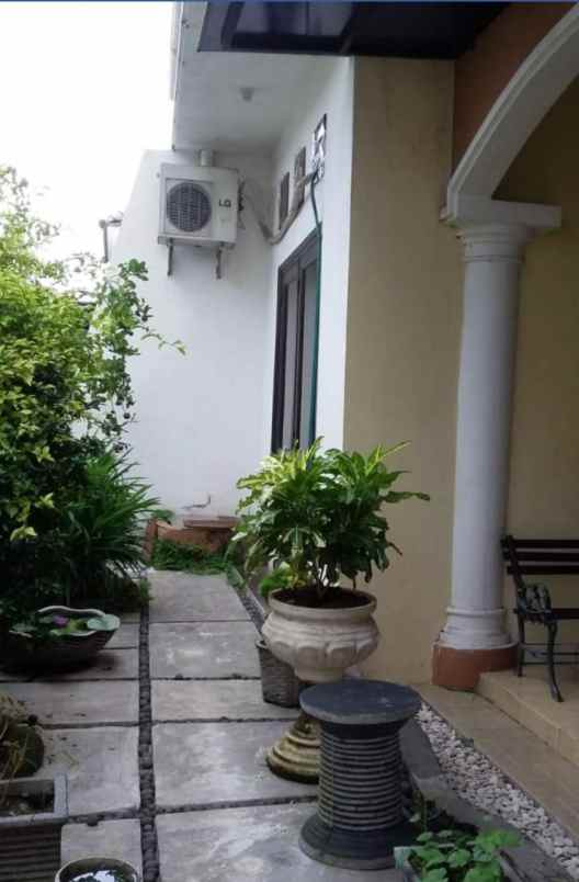 dijual rumah wiguna