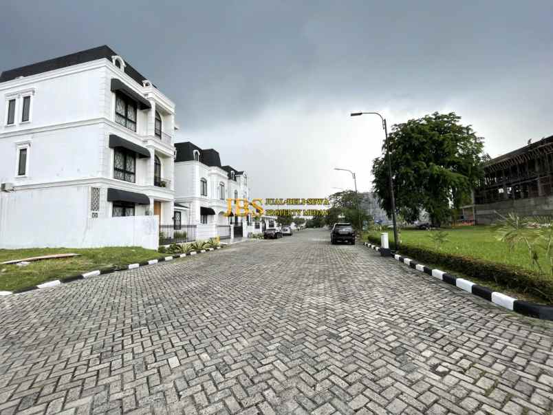 dijual tanah komplek polonia garden