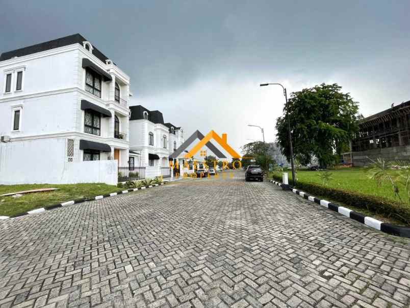 dijual tanah komplek polonia garden