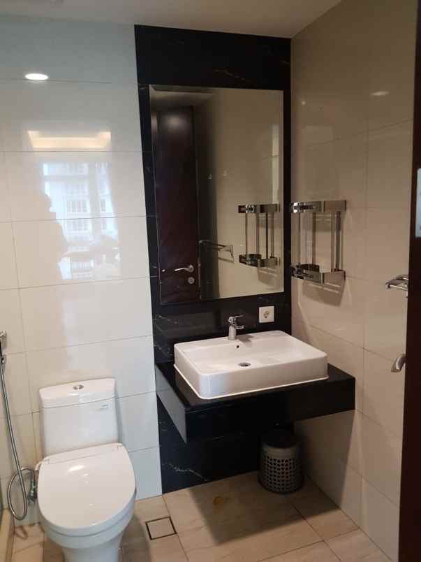 dijual unit apartemen kensington 2 1 br