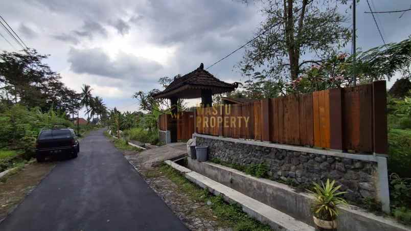 dijual villa harjobinangun