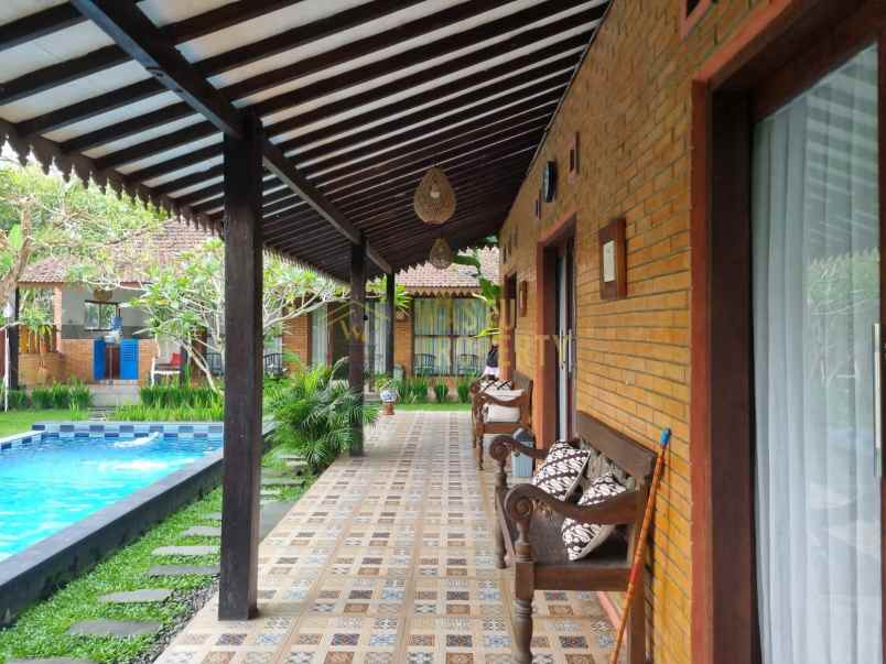 dijual villa harjobinangun