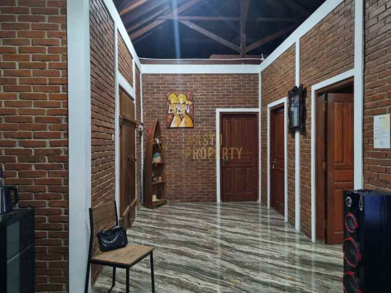 dijual villa harjobinangun