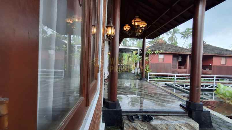 dijual villa harjobinangun