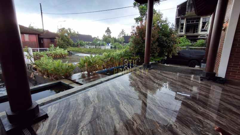 dijual villa harjobinangun