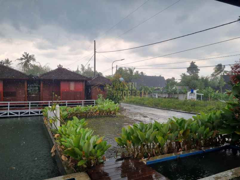 dijual villa harjobinangun