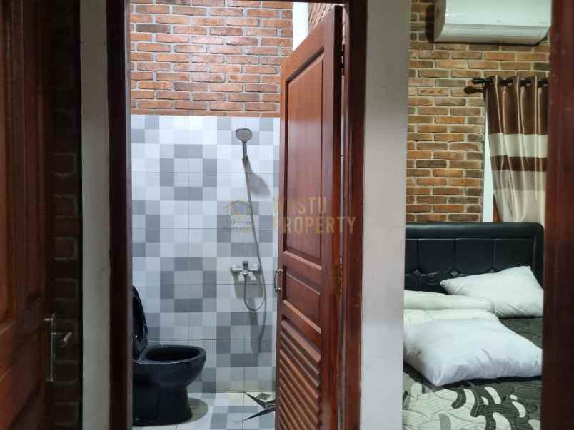 dijual villa harjobinangun