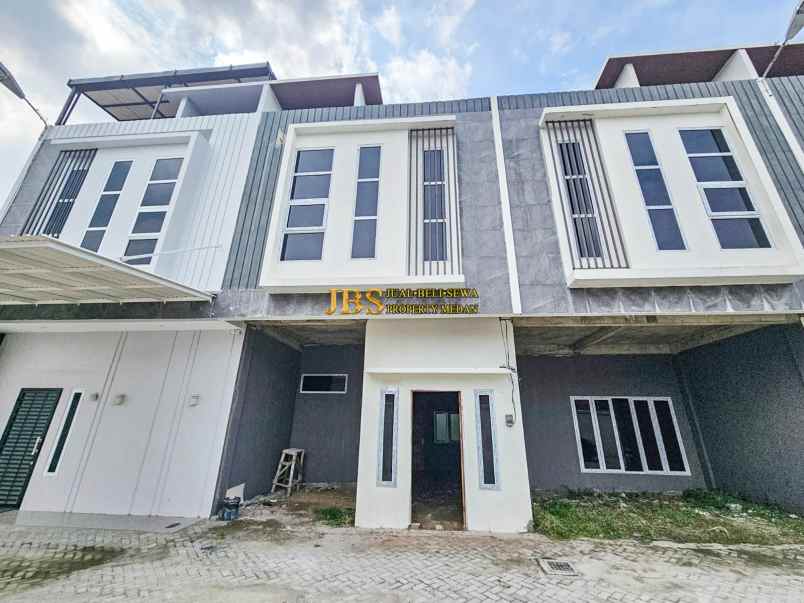 dijual villa komplek bhayangkara palace