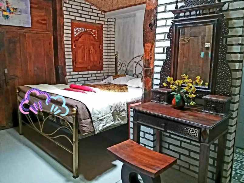 dijual villa moyudan