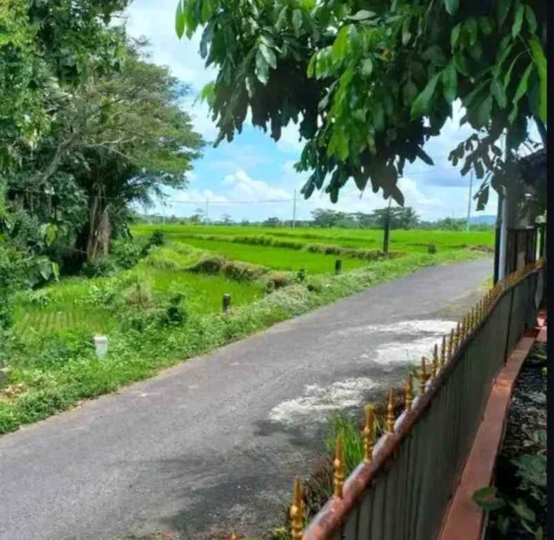 dijual villa moyudan
