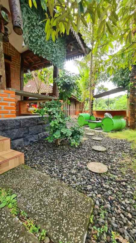 dijual villa moyudan