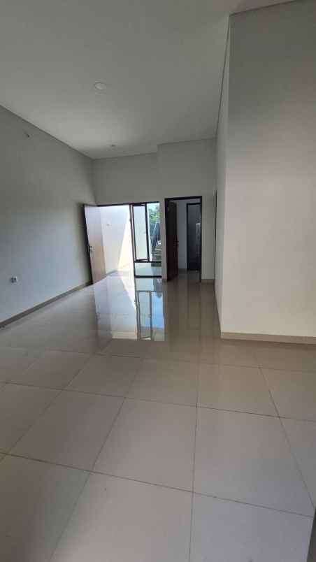 dijuwal rumah jl watukaji gedawang banyumanik semarang