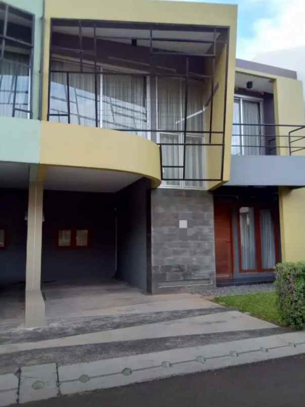 disewakan rumah cigadung selatan cluster