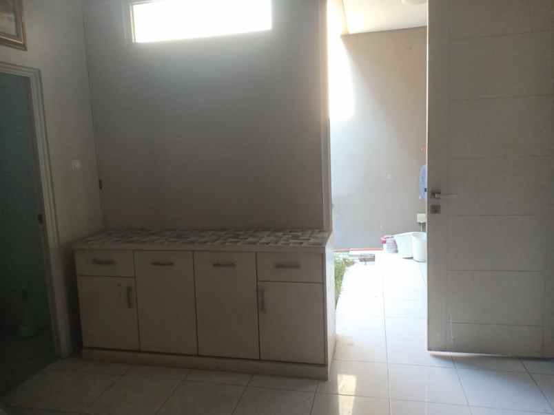 disewakan rumah cluster palm summarecon bekasi