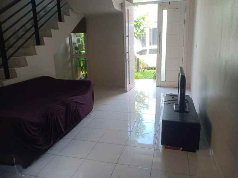 disewakan rumah cluster palm summarecon bekasi