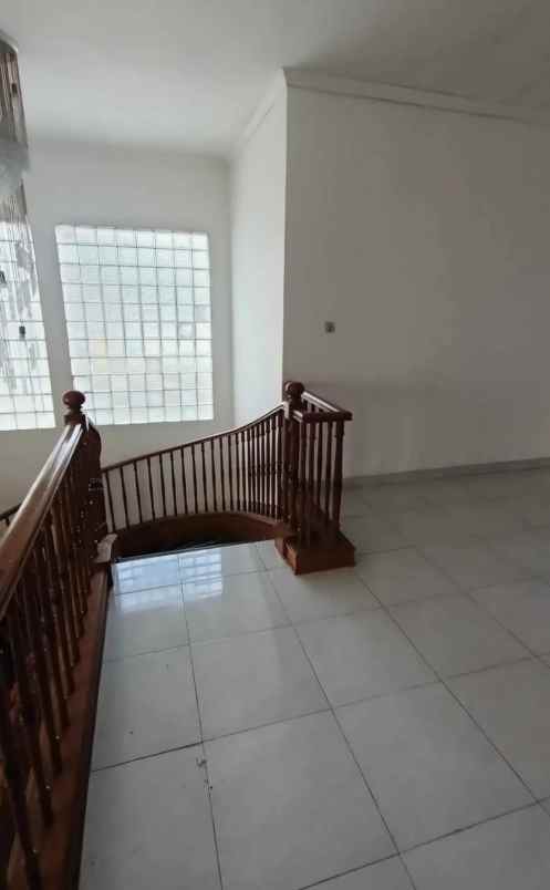 disewakan rumah jl angkik merah delima