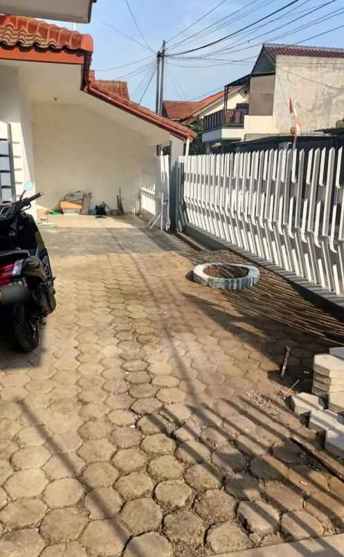 disewakan rumah jl angkik merah delima