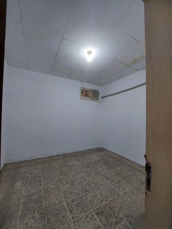 disewakan rumah kayu putih