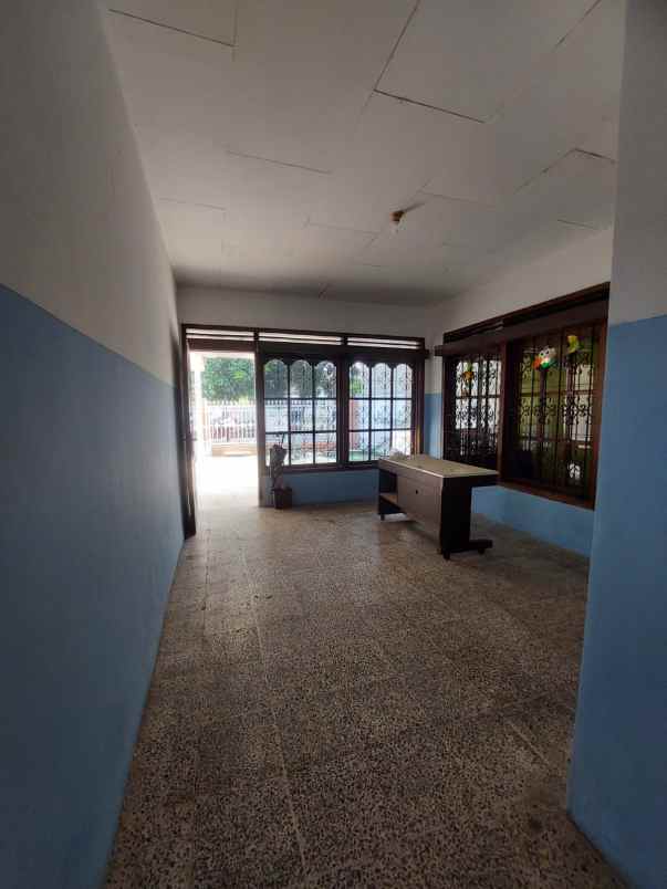 disewakan rumah kayu putih