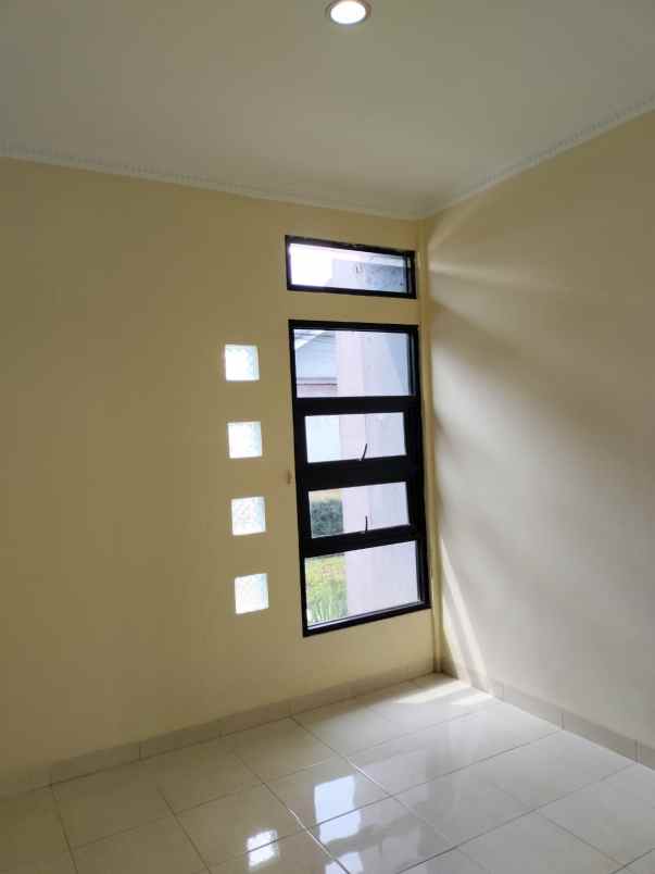 disewakan rumah komplek cihanjuang